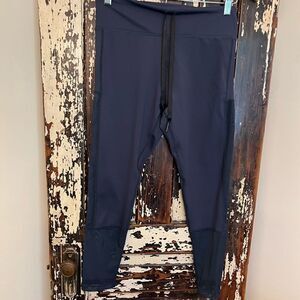 Women’s Vie Active size L JoNo 7/8 leggings.